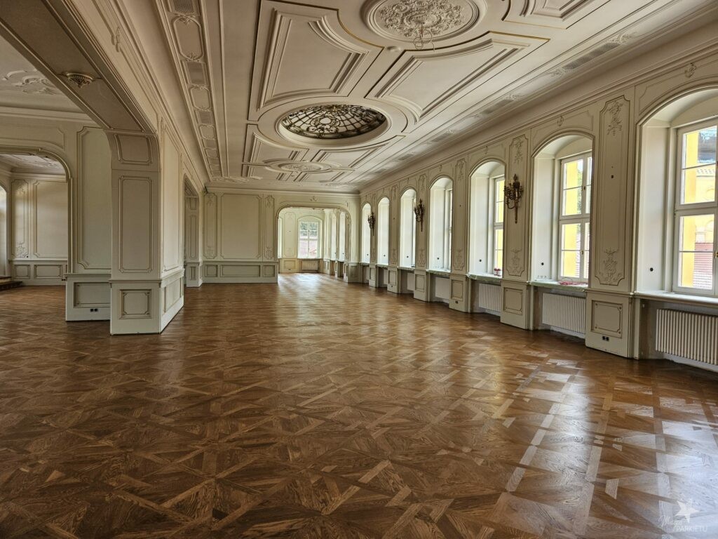 Kasetony pałacowe Dąb lity olejowane w kolorze koniak